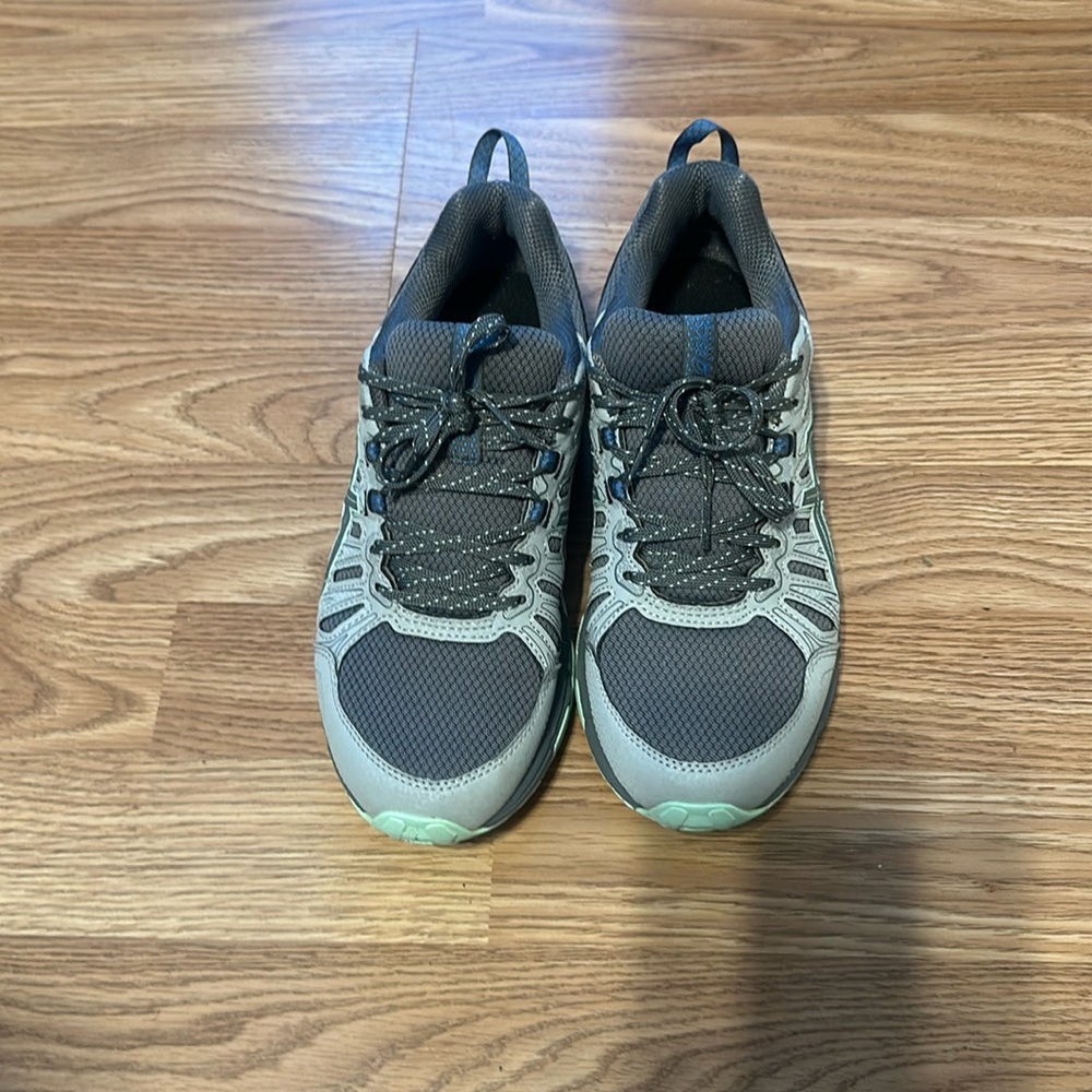 EUC-ASICS green and grey shoes size 7.5